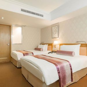 Deluxe Twin Room No Window